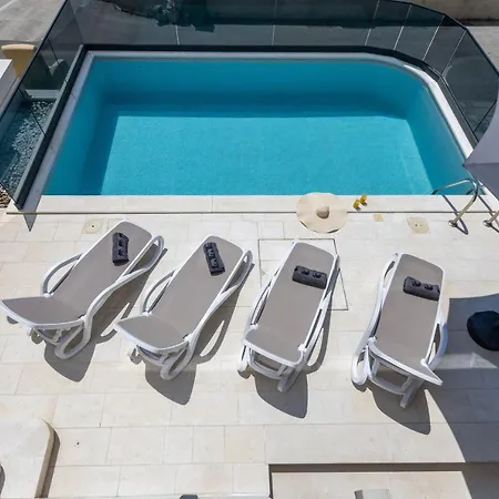 Vila Toni With Pool And Jacuzzi Makarska