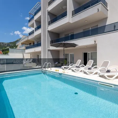 Vila Toni With Pool And Jacuzzi Makarska