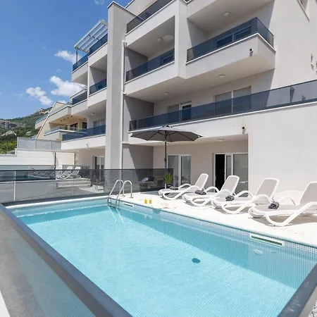 Villa Toni With Pool And Jacuzzi *