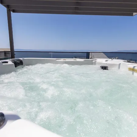 Toni With Pool And Jacuzzi Makarska