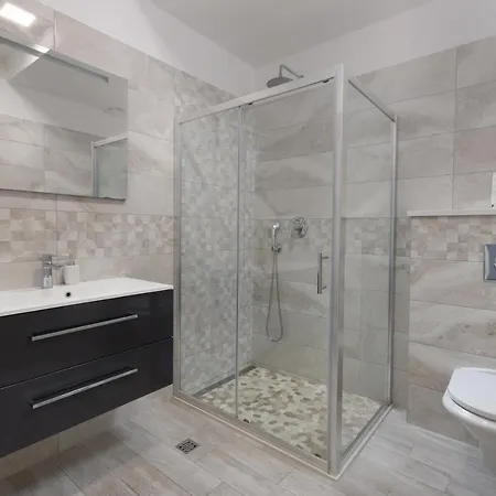 Toni With Pool And Jacuzzi Villa Makarska