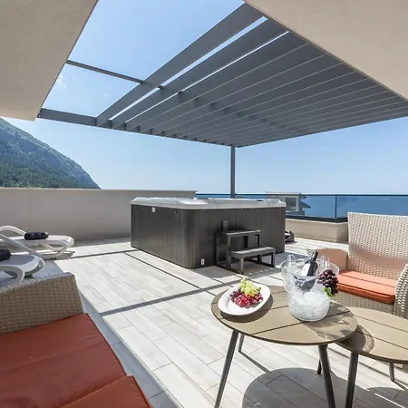 Villa Toni With Pool And Jacuzzi *