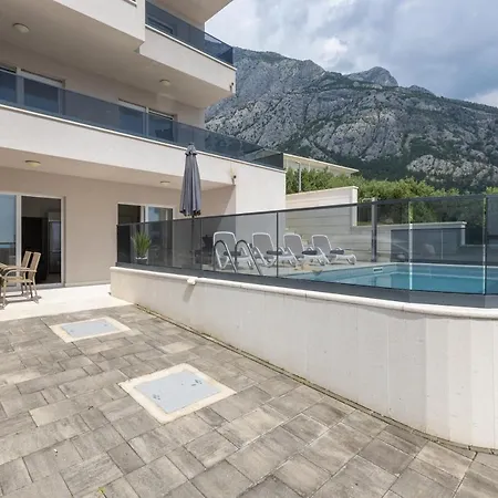 Toni With Pool And Jacuzzi * Makarska