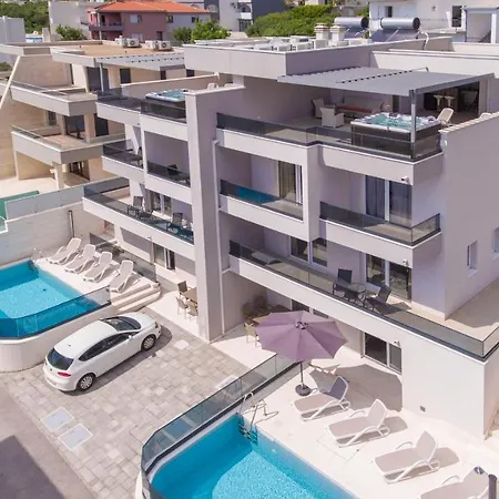 וילה Toni With Pool And Jacuzzi *